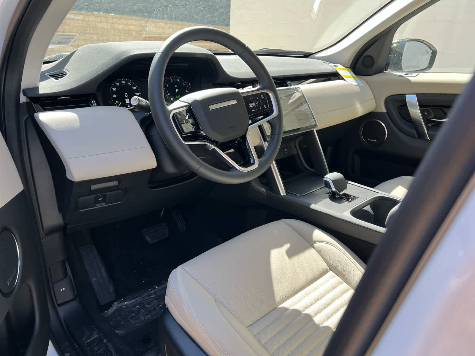 Used 2025 Land Rover Discovery Sport S image 12