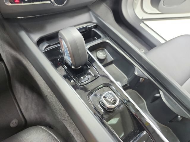 Used 2025 Volvo XC60 B5 Plus AWD/4WD image 27