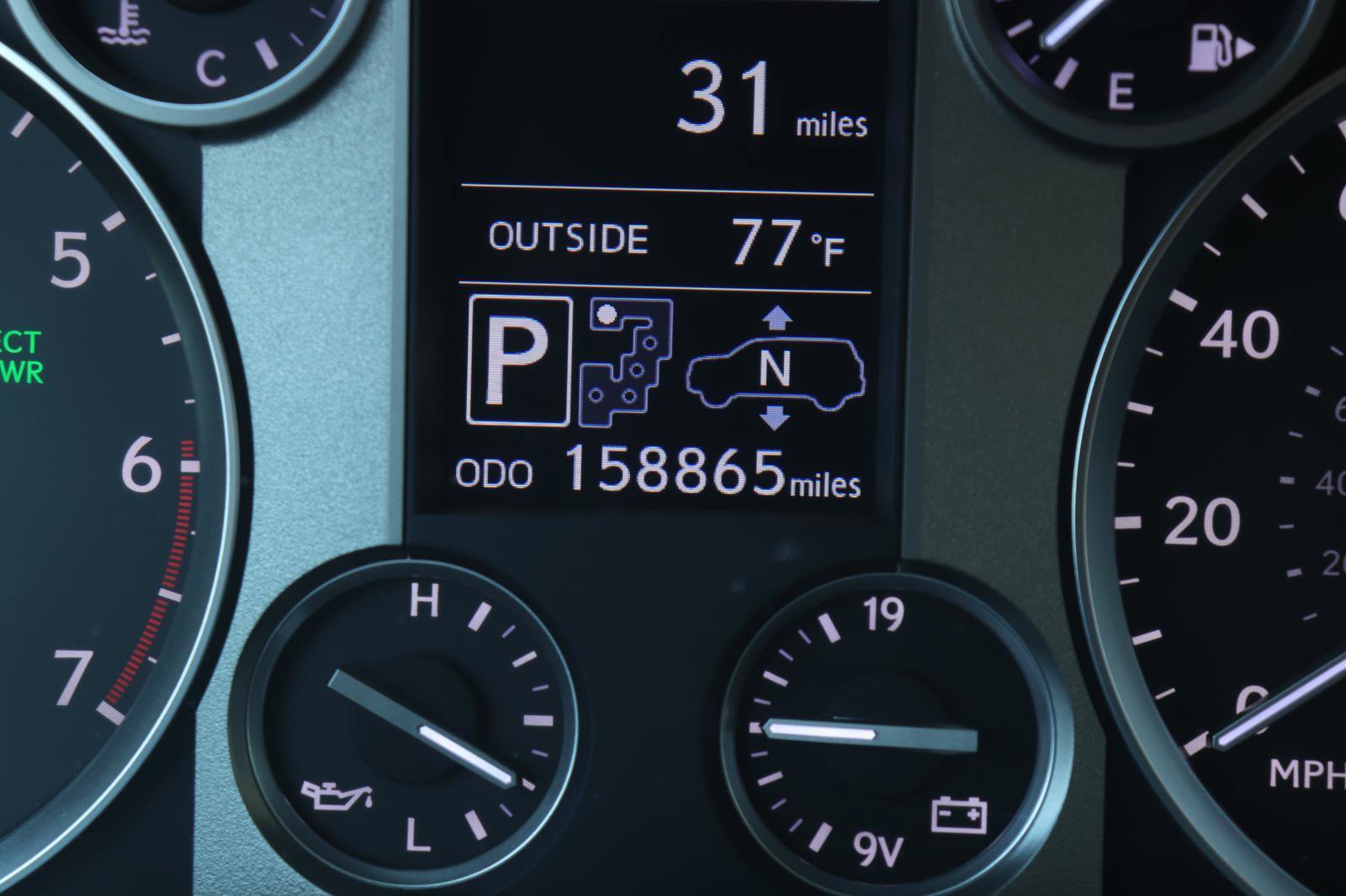 Used 2013 Lexus LX 570 4WD w/ Luxury Pkg image 32