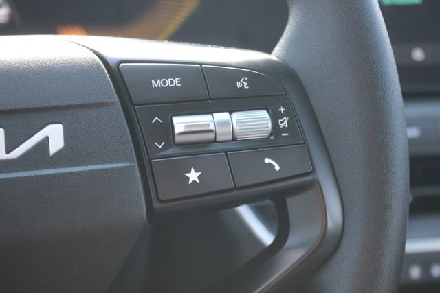 Used 2025 Kia K4 LXS image 16