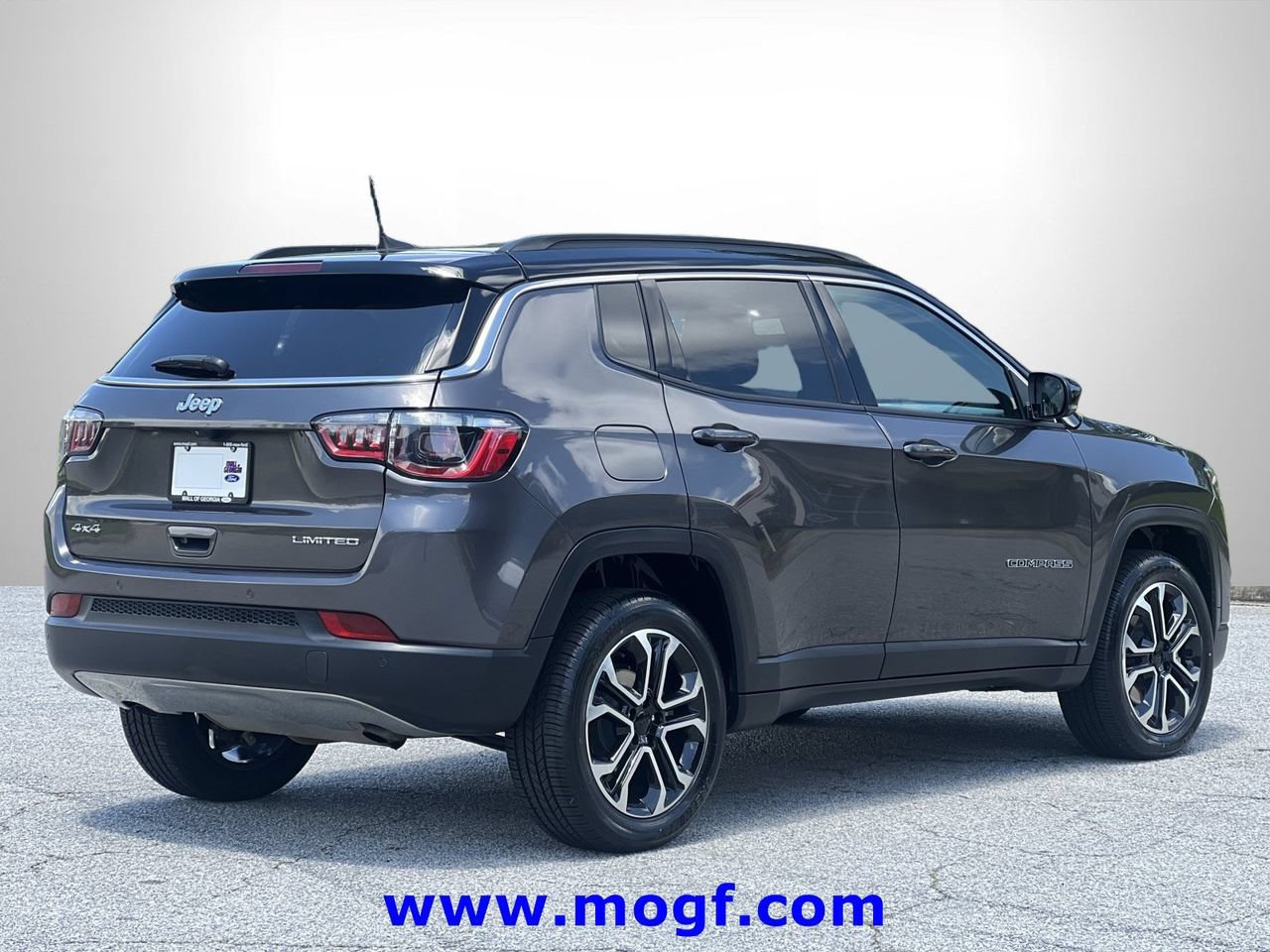 Used 2024 Jeep Compass Limited AWD/4WD image 3