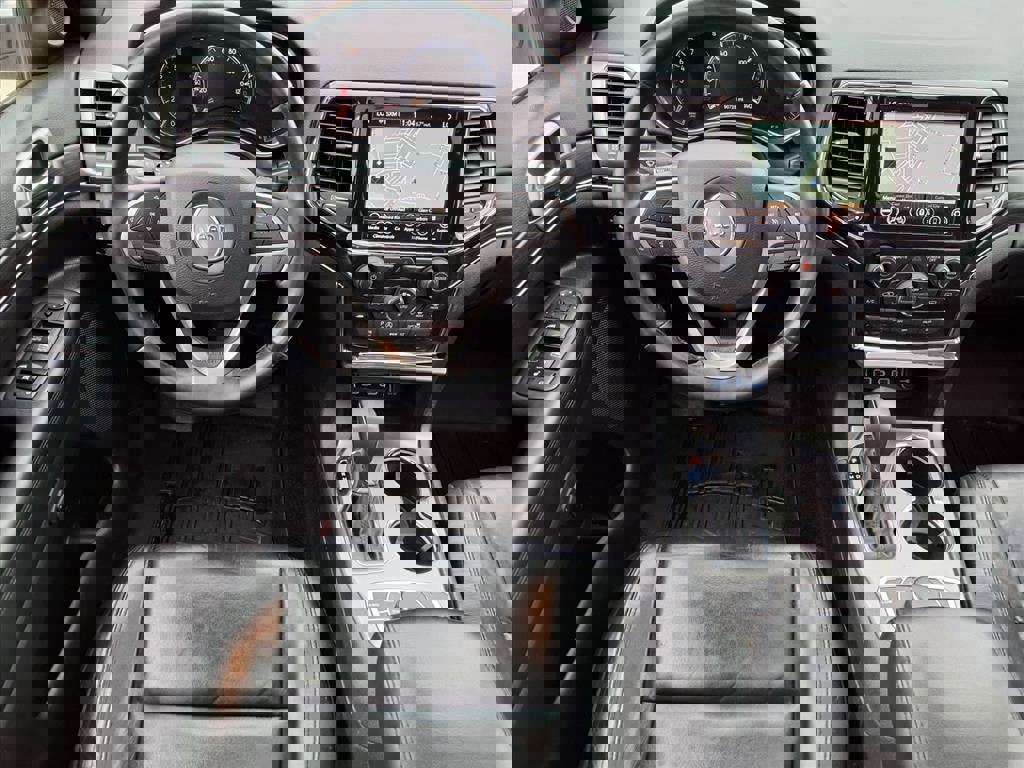 Certified 2022 Jeep Grand Cherokee Limited image 2