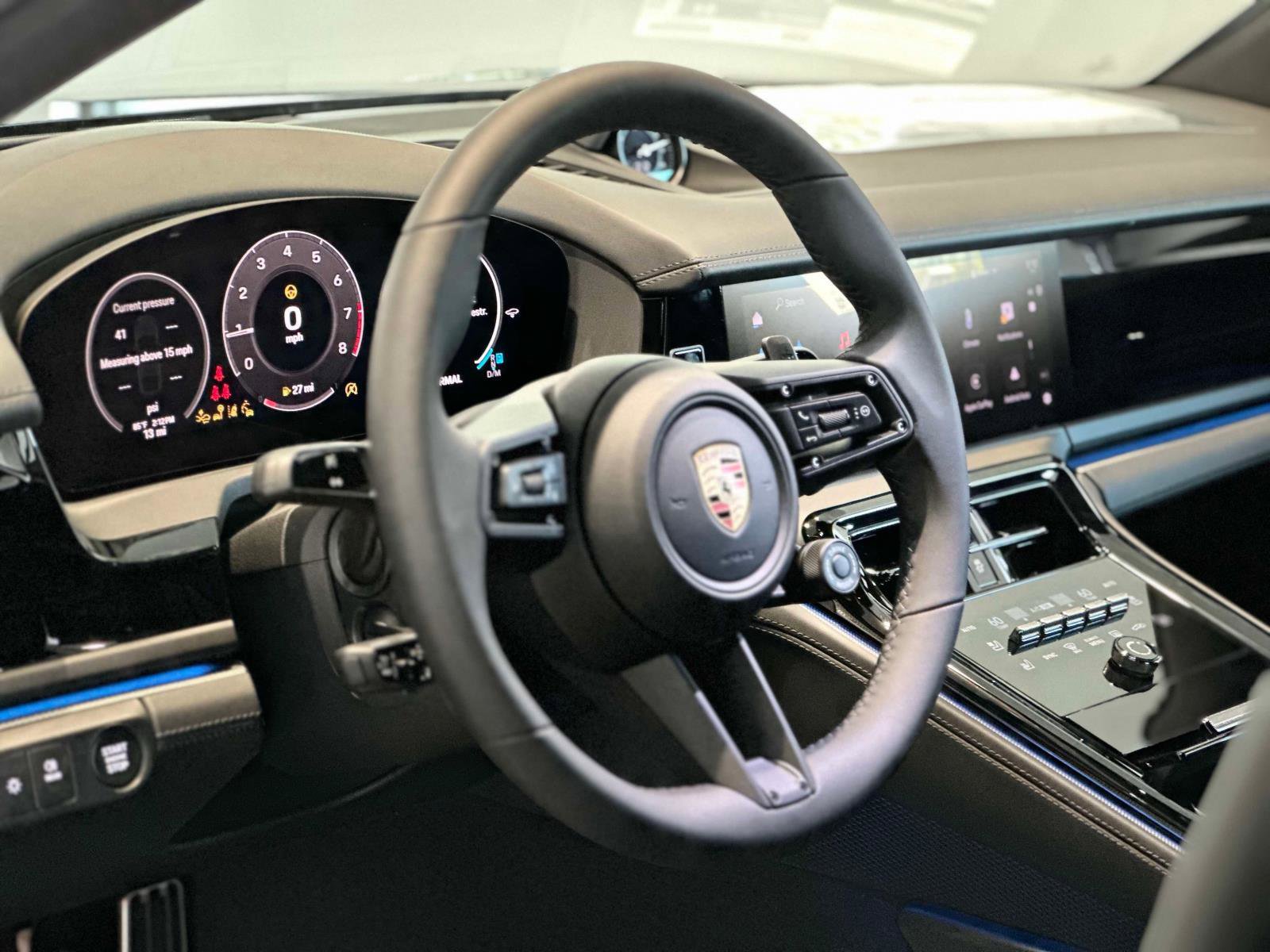 New 2025 Porsche Panamera 4 image 4