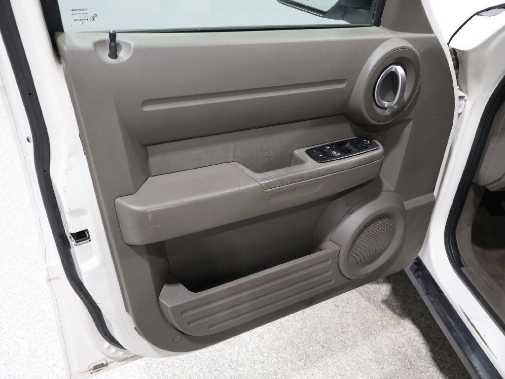 Used 2008 Dodge Nitro SXT RWD image 11