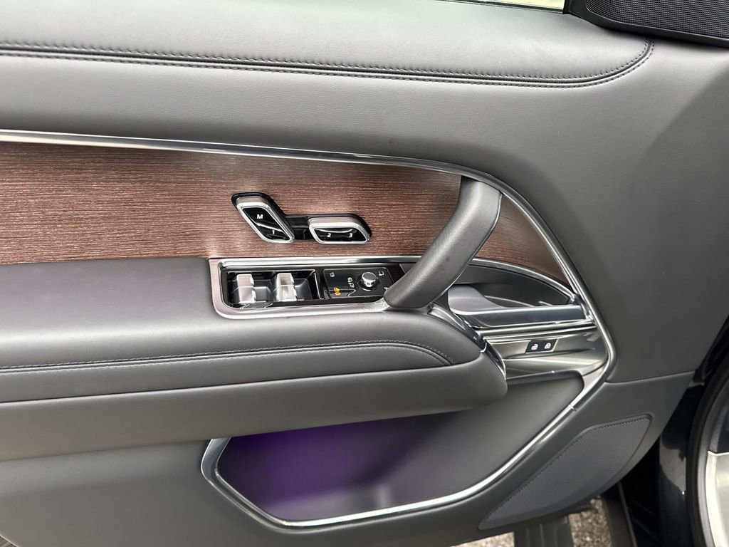 Certified 2024 Land Rover Range Rover SE image 19
