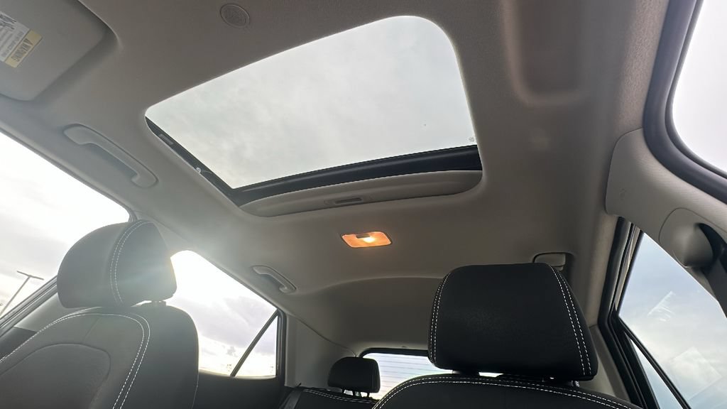 Used 2025 Hyundai Venue SEL FWD image 5