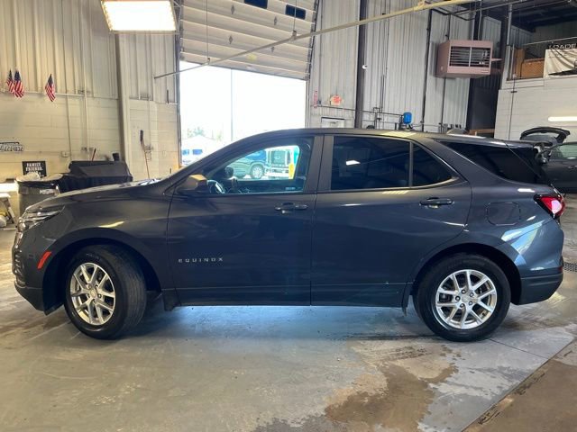 Used 2022 Chevrolet Equinox LS w/ LS Convenience Package FWD image 3