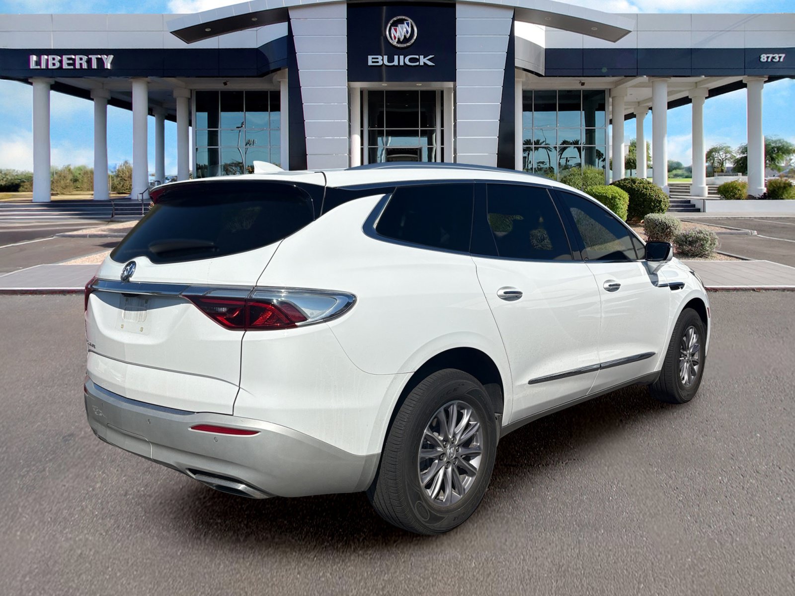 Used 2024 Buick Enclave Essence w/ Technology Package FWD image 2
