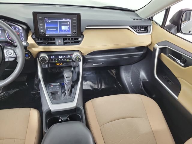 Used 2020 Toyota RAV4 XLE w/ Convenience Package FWD image 17