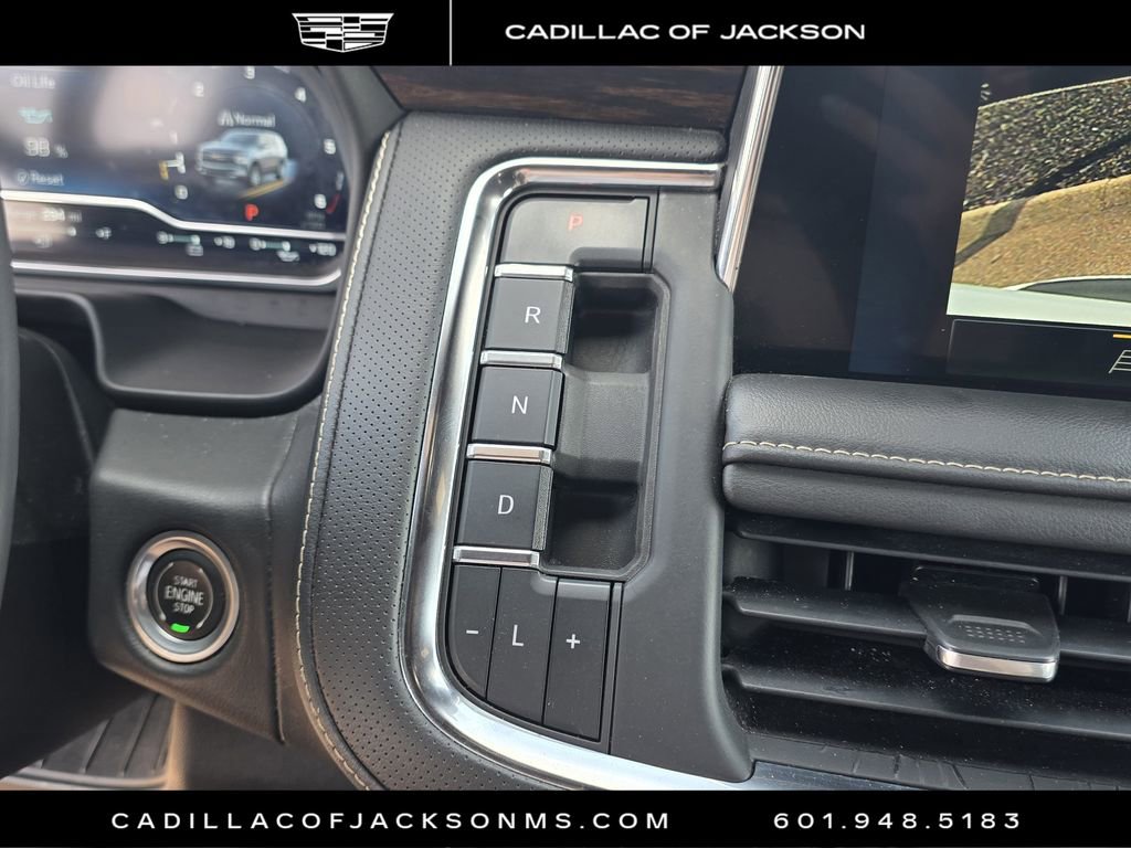 Used 2023 Chevrolet Suburban Premier image 17