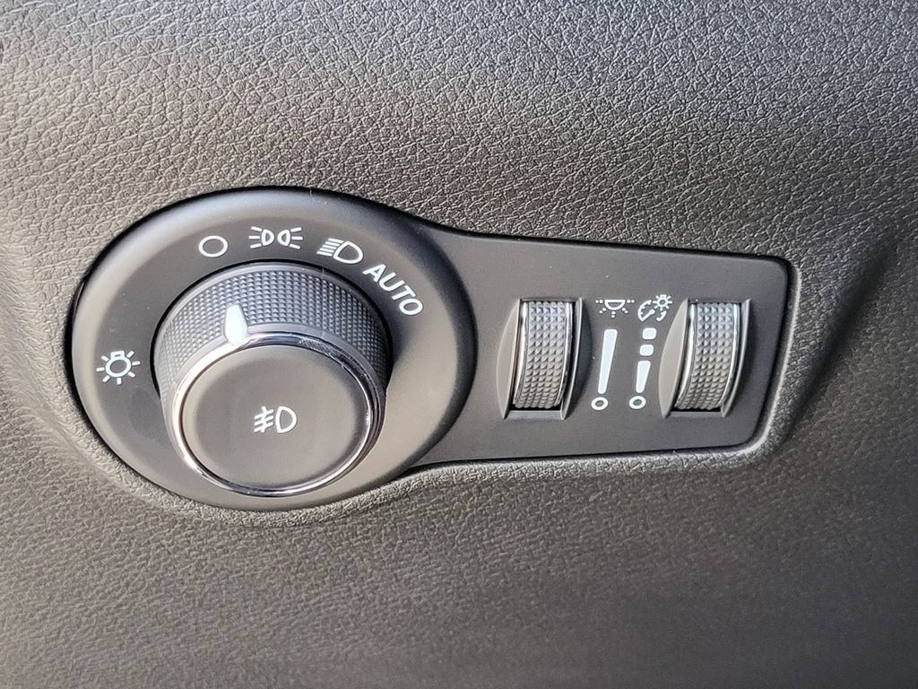 Used 2023 Jeep Compass Latitude AWD/4WD image 12