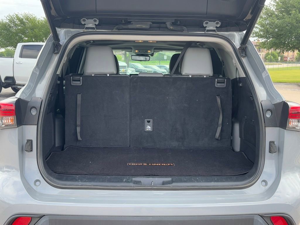 Used 2023 Toyota Highlander Bronze Edition image 6