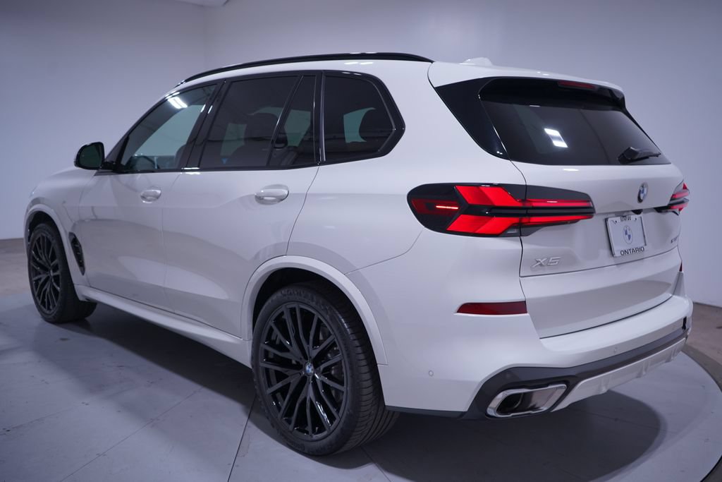 Used 2026 BMW X5 sDrive40i w/ M Sport Package RWD image 3