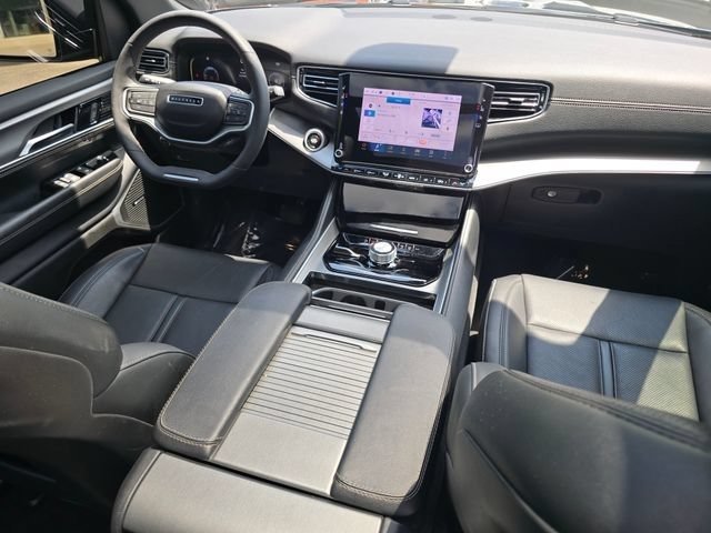 Used 2025 Jeep Wagoneer L Series II w/ Premium Group I AWD/4WD image 37