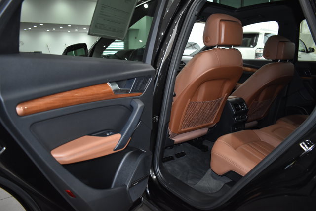 Used 2021 Audi Q5 e Premium Plus w/ Premium Plus Package image 32