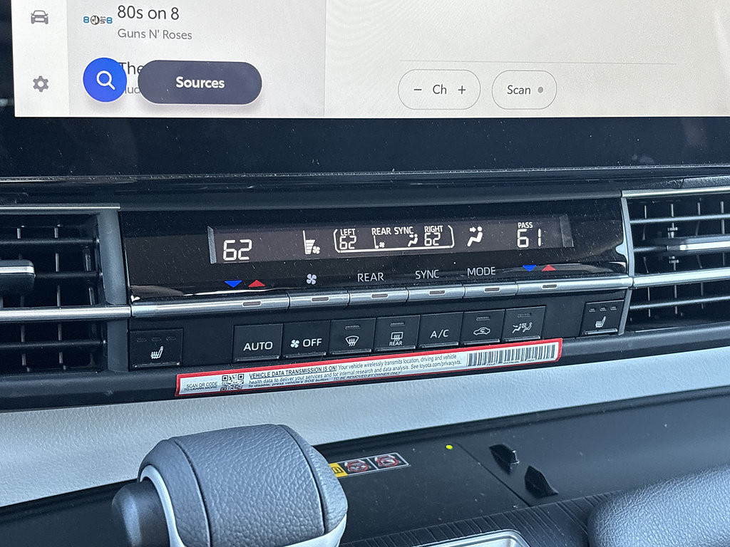 Used 2026 Toyota Sienna XLE FWD image 12