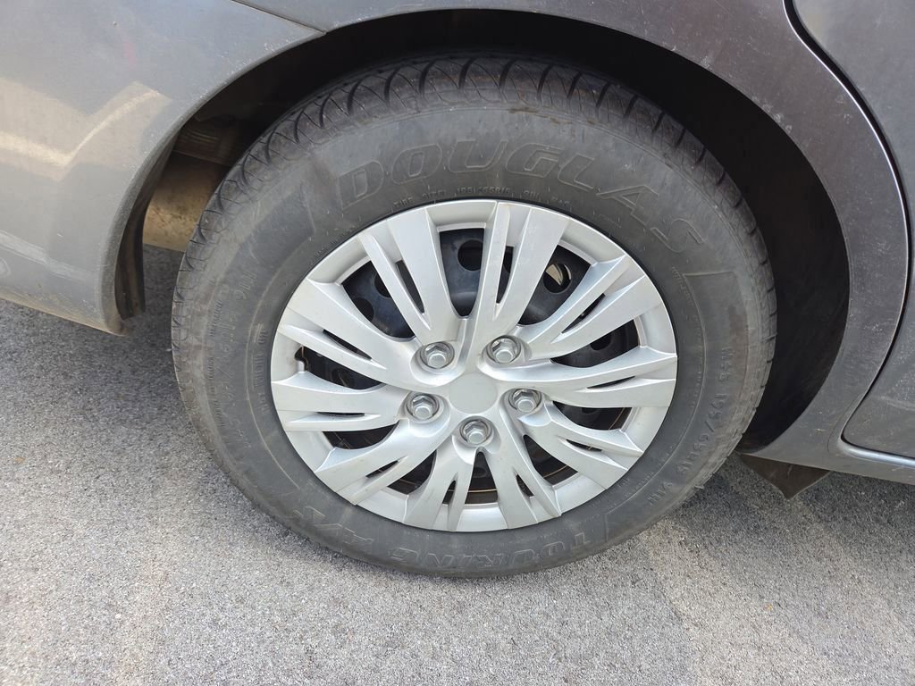 Used 2019 Nissan Versa SV image 3