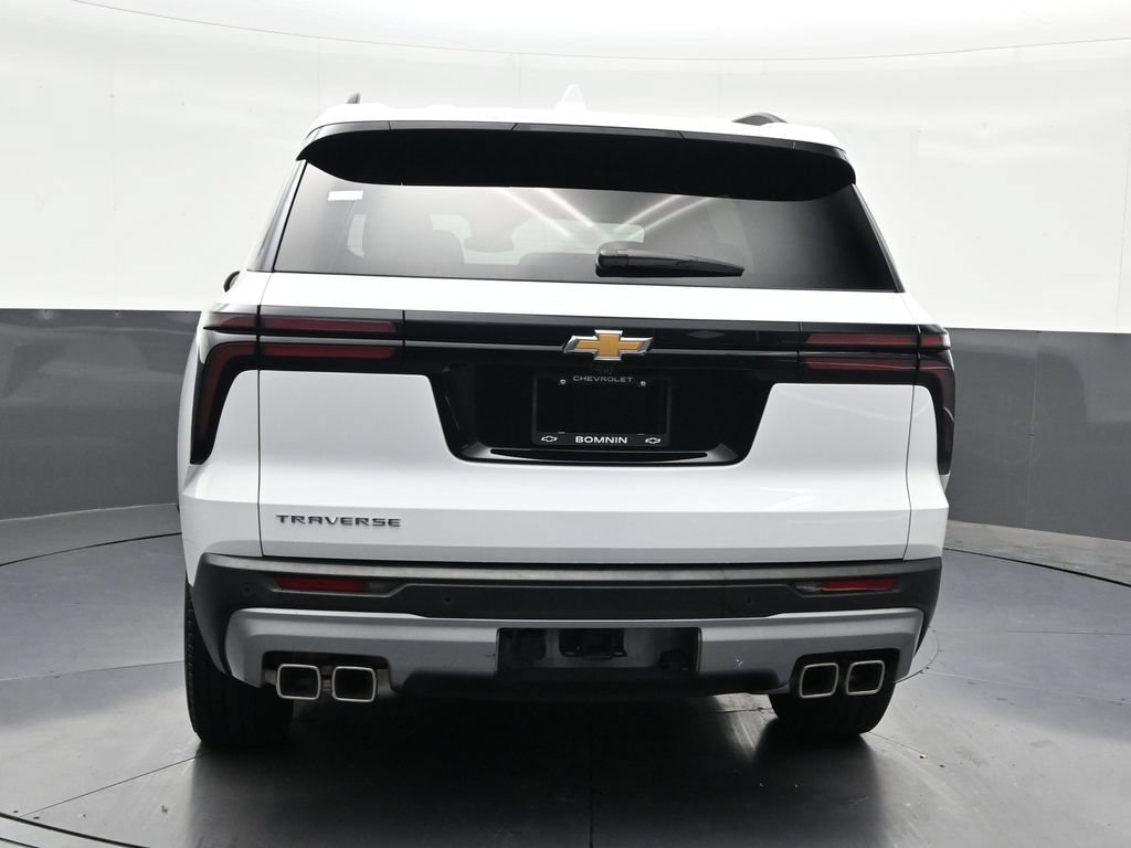 Used 2025 Chevrolet Traverse LT FWD image 4