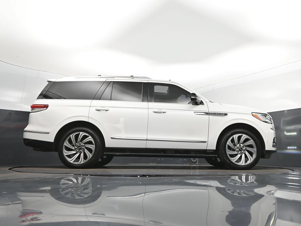 Used 2023 Lincoln Navigator Reserve AWD/4WD image 43