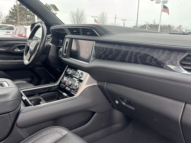 Used 2023 GMC Yukon XL Denali w/ Advanced Technology Package image 16