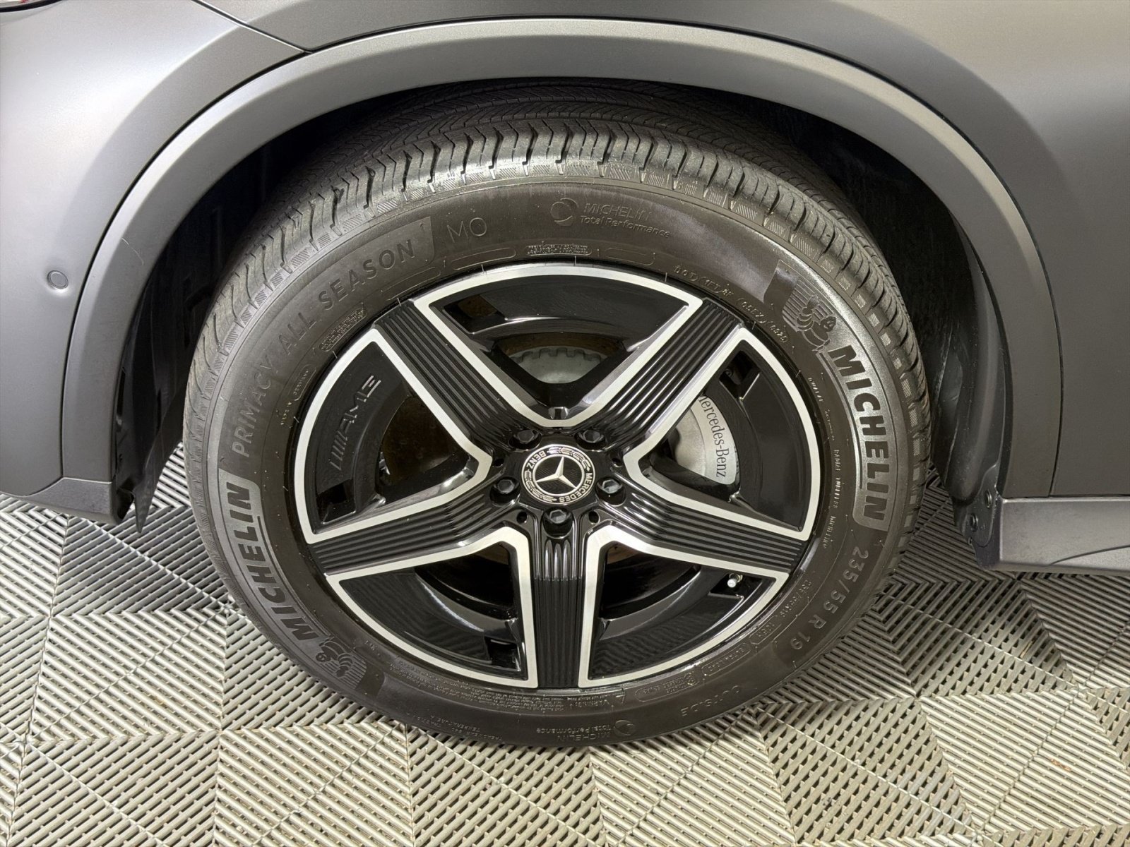 Used 2025 Mercedes-Benz GLC 300 4MATIC image 12