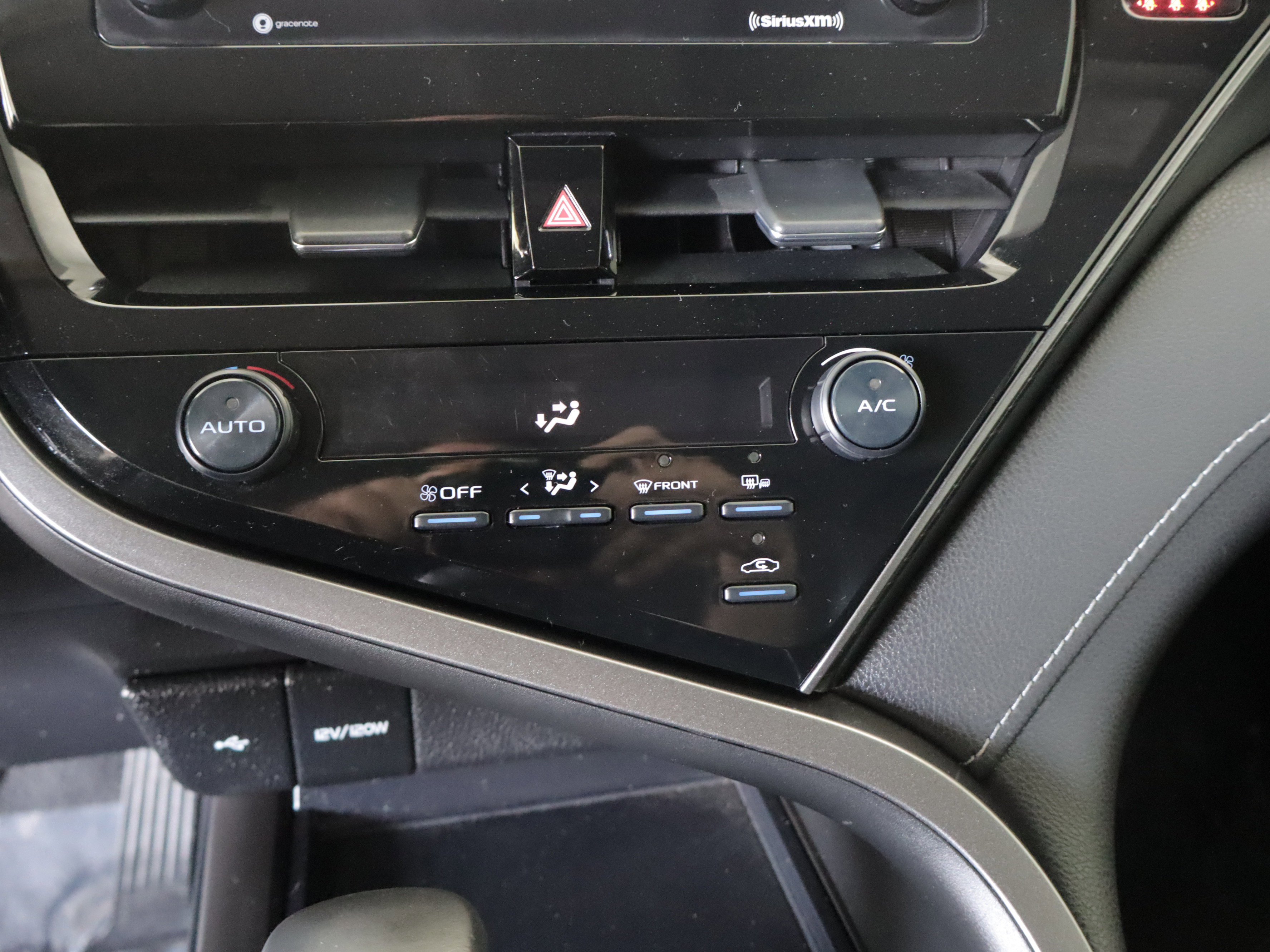 Used 2021 Toyota Camry SE w/ Convenience Package FWD image 16