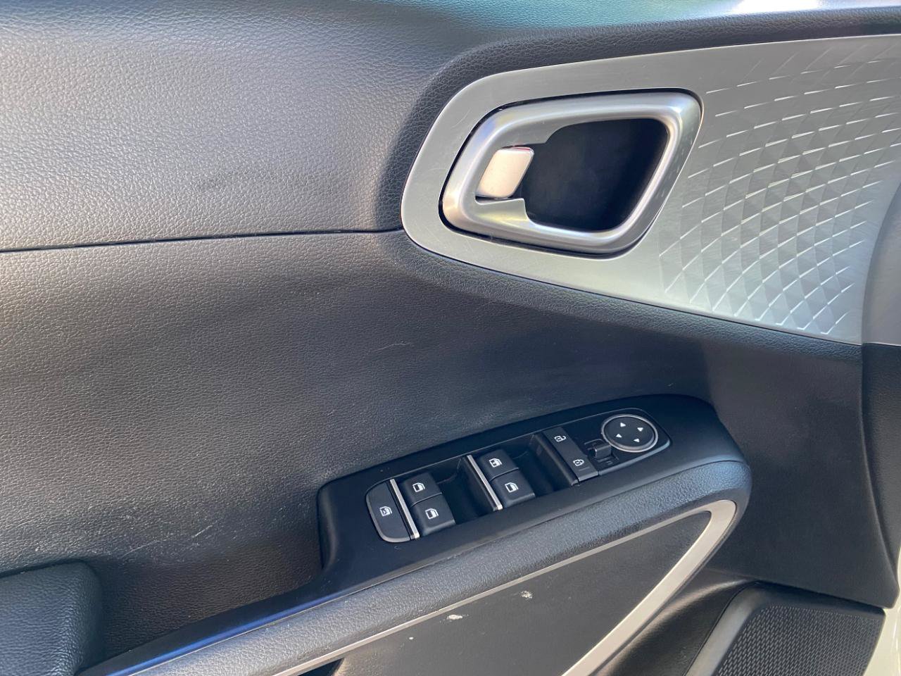 Used 2025 Kia Soul LX w/ LX Technology Package FWD image 20