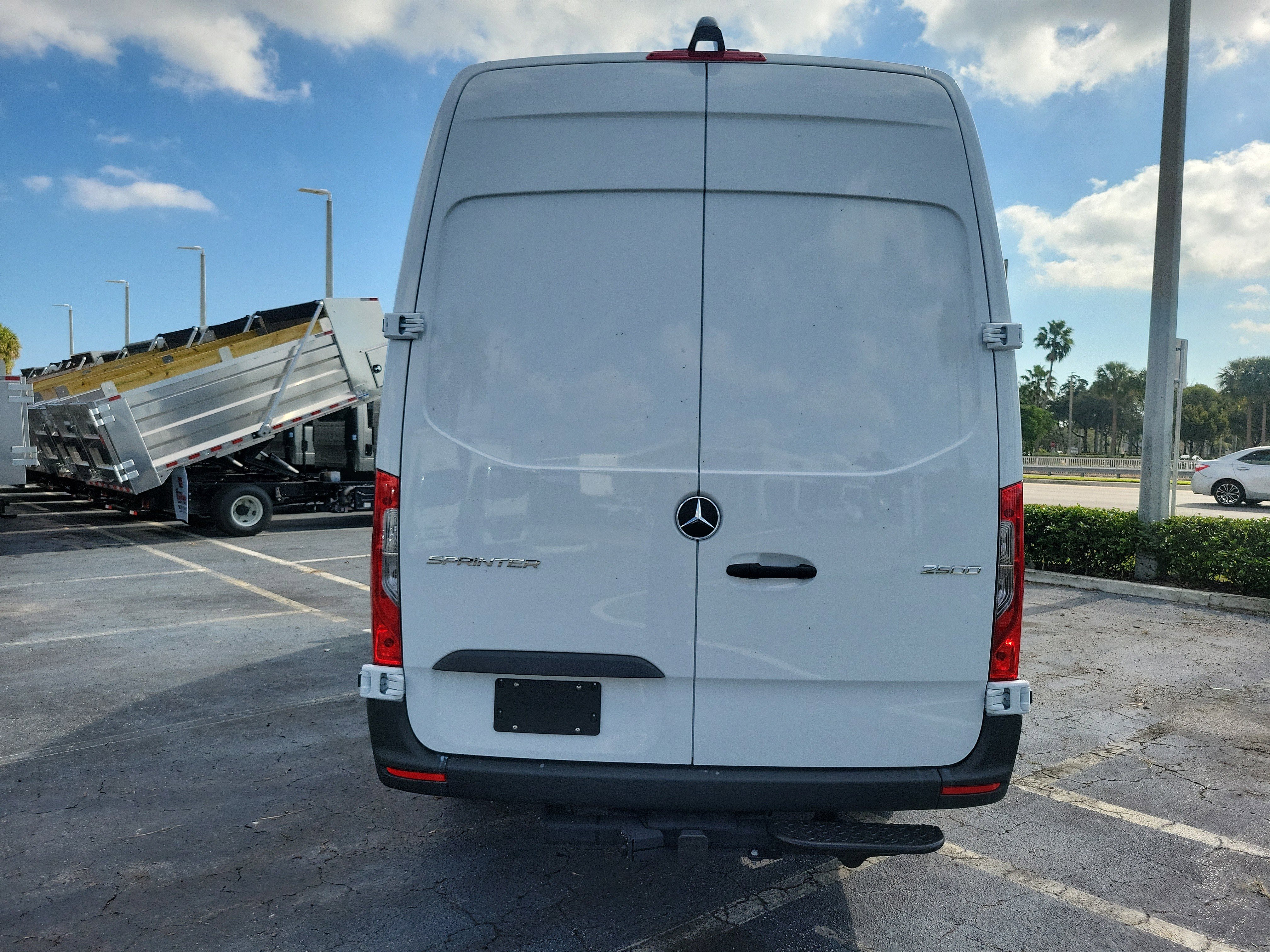 Used 2025 Mercedes-Benz Sprinter 2500 image 5