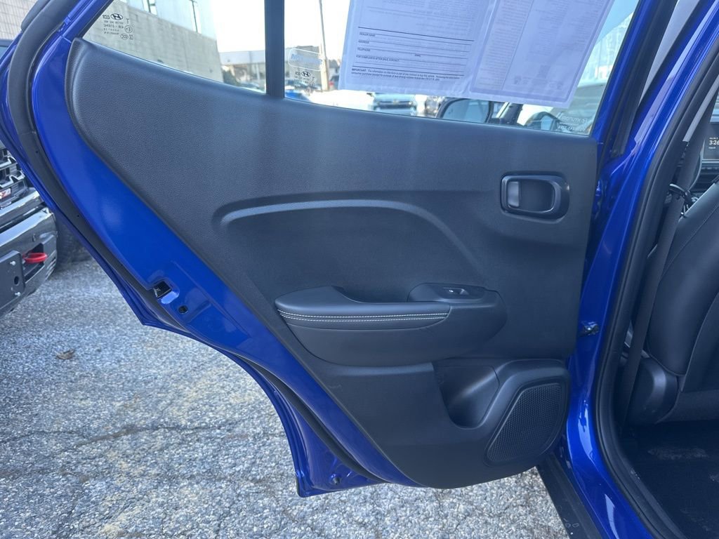 Used 2025 Hyundai Venue Limited image 18