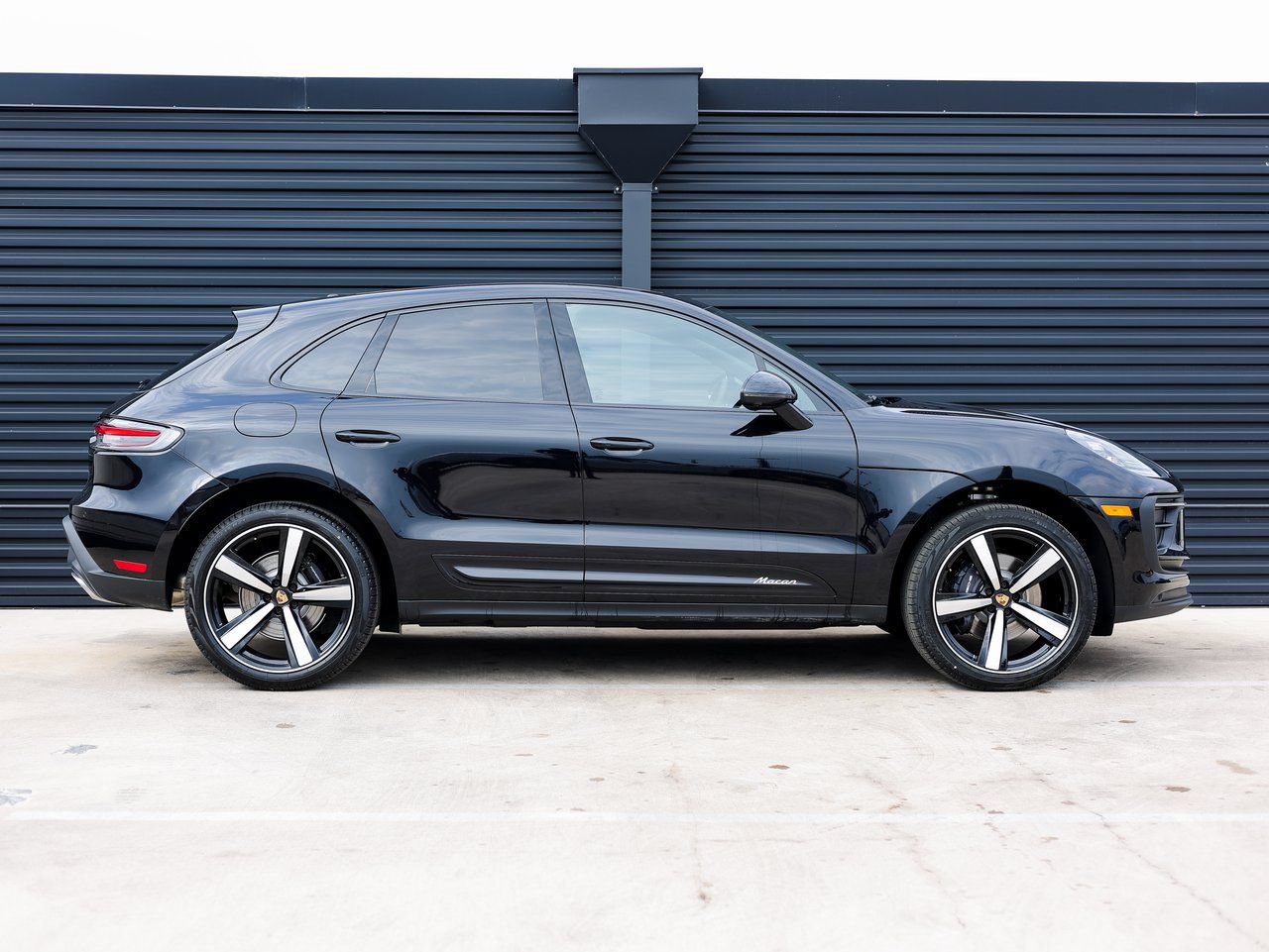 Certified 2026 Porsche Macan AWD/4WD image 8