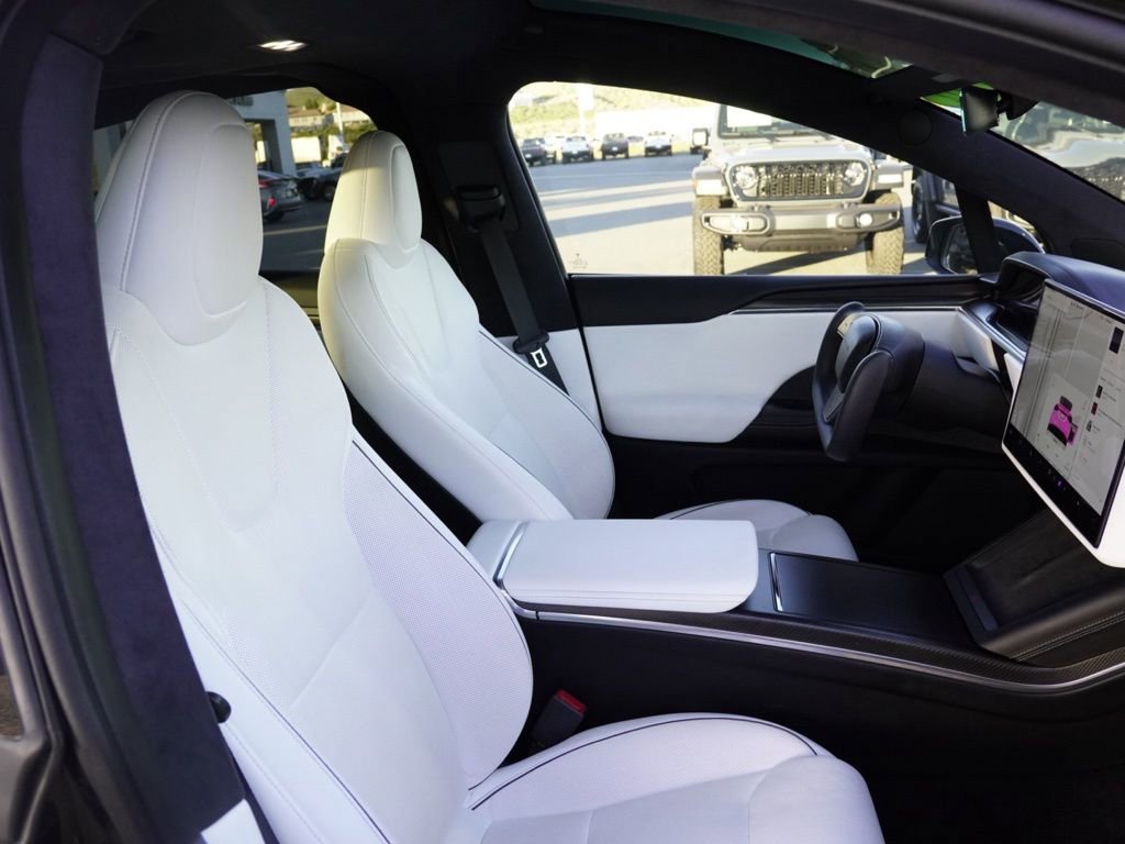 Used 2022 Tesla Model X Plaid image 18