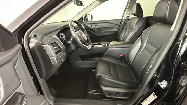 Used 2024 Nissan Rogue SV w/ SV Premium Package AWD/4WD image 11