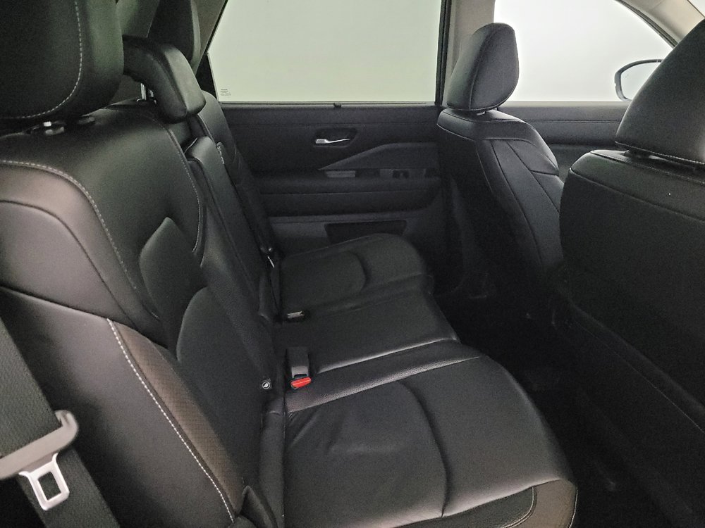 Used 2022 Nissan Pathfinder SL AWD/4WD image 19