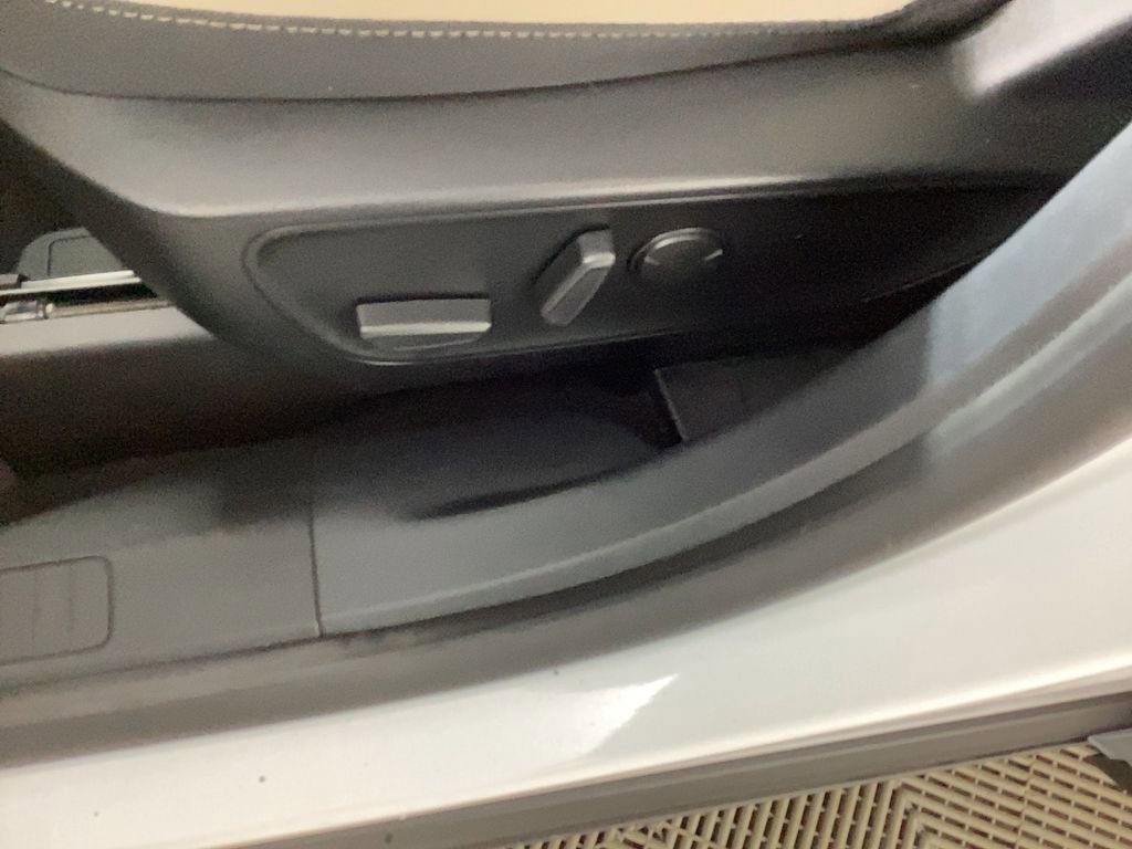 Used 2020 Ford Escape SE Sport image 15