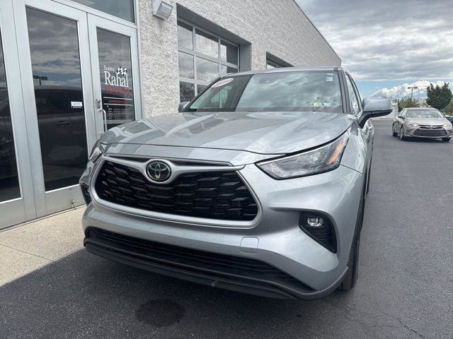 Certified 2024 Toyota Highlander LE AWD/4WD image 2