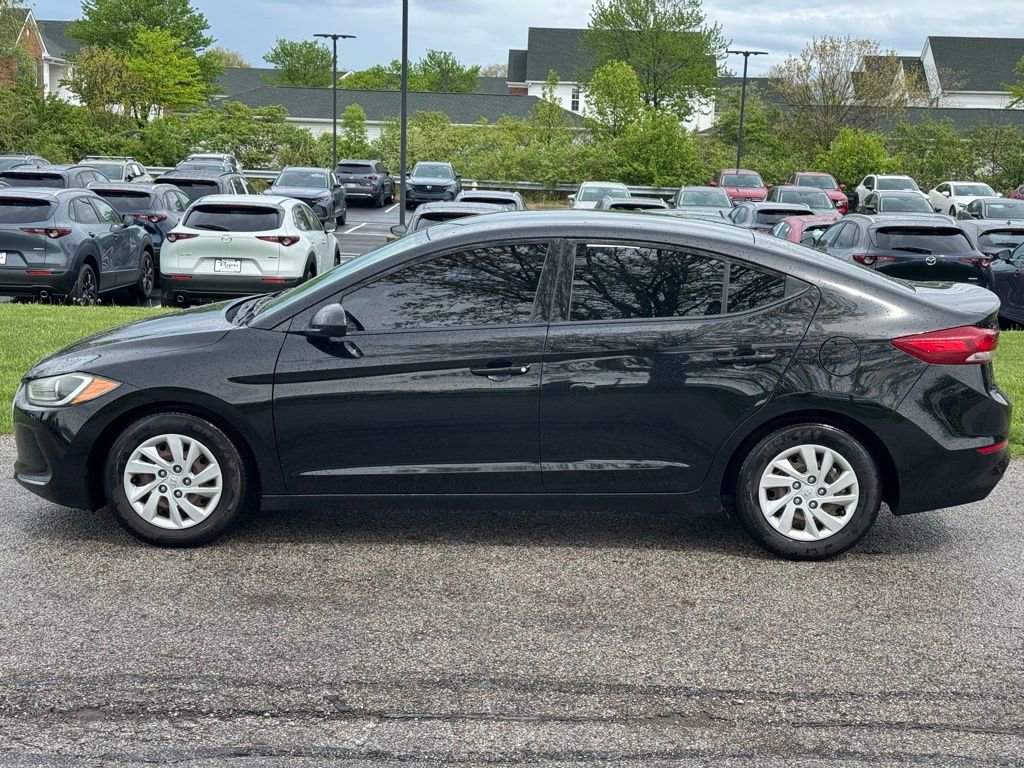 Used 2018 Hyundai Elantra SE image 2