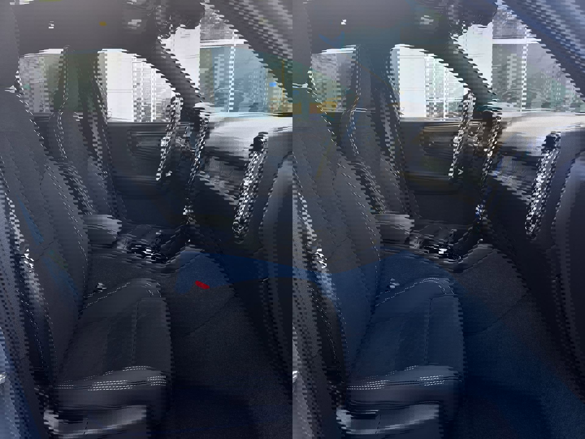 Used 2023 Volvo C40 P8 Recharge Ultimate image 29