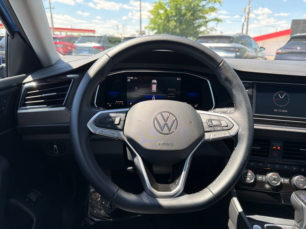 Certified 2023 Volkswagen Jetta SE w/ Panoramic Sunroof Package FWD image 17