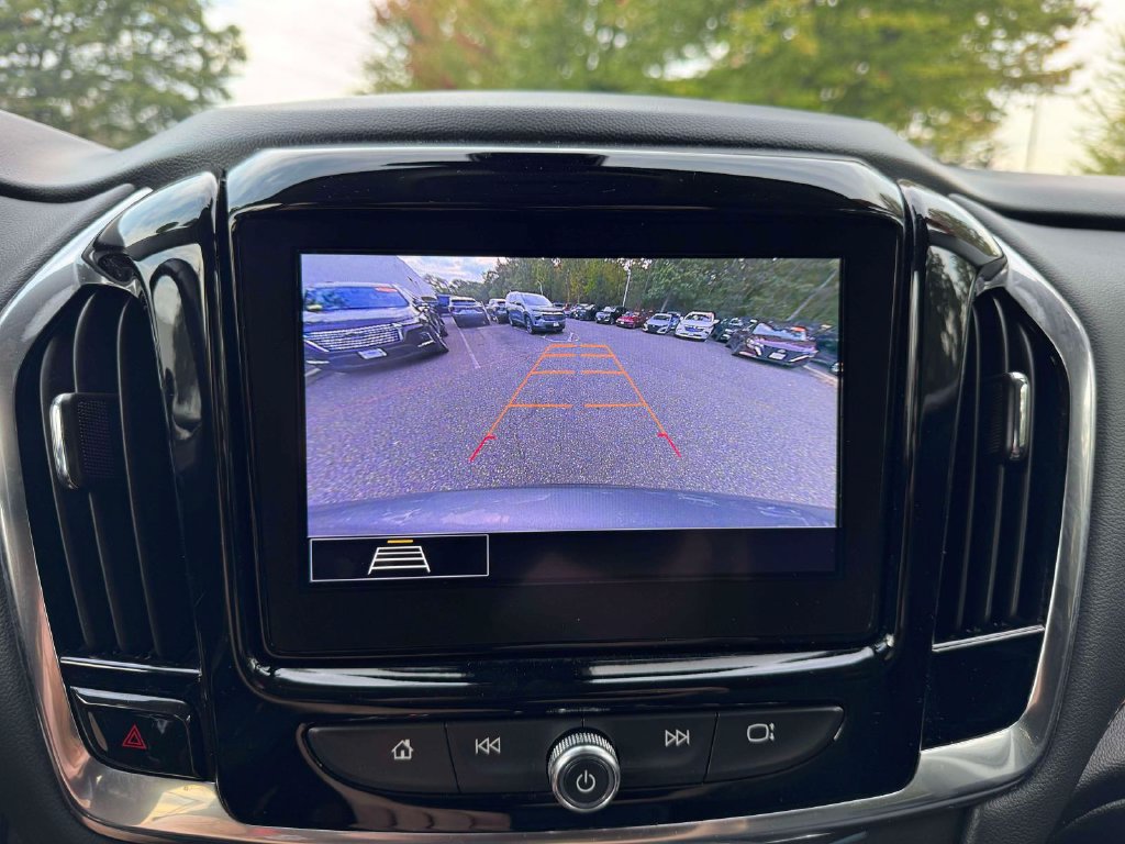 Used 2020 Chevrolet Traverse LT w/ Driver Confidence II Package AWD/4WD image 29