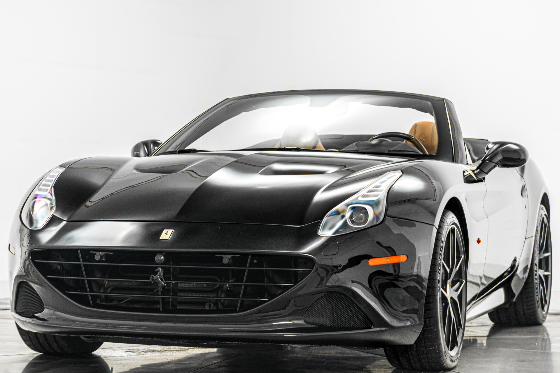 Used 2015 Ferrari California T image 5