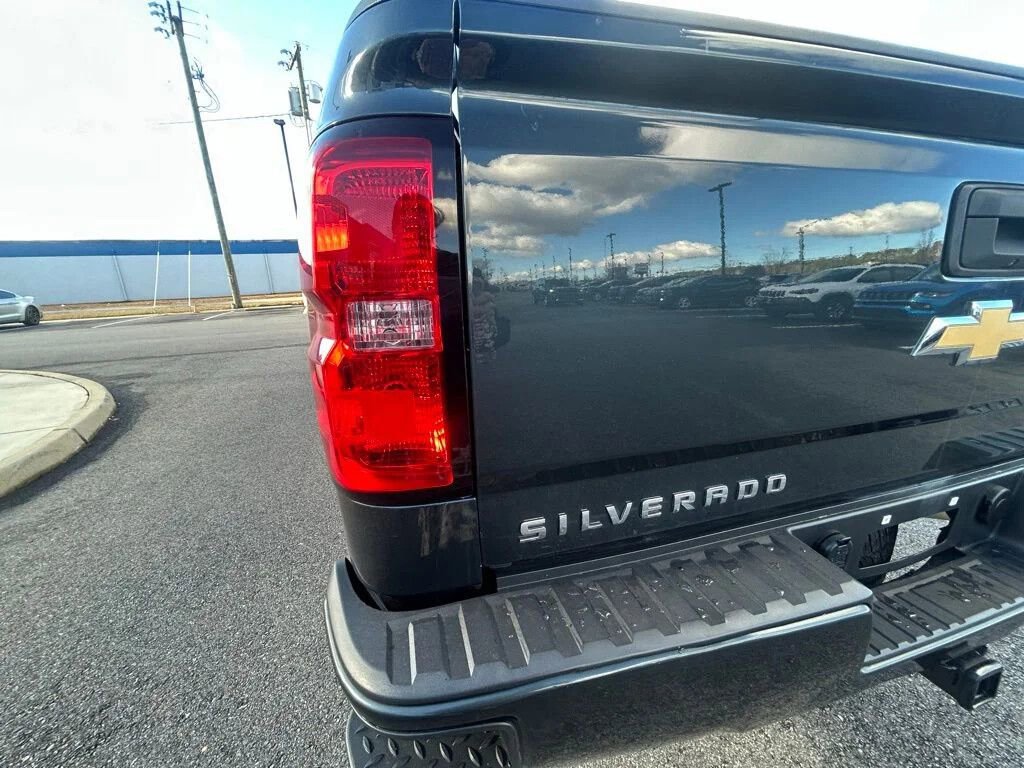 Used 2018 Chevrolet Silverado 1500 LT w/ All Star Edition AWD/4WD image 4