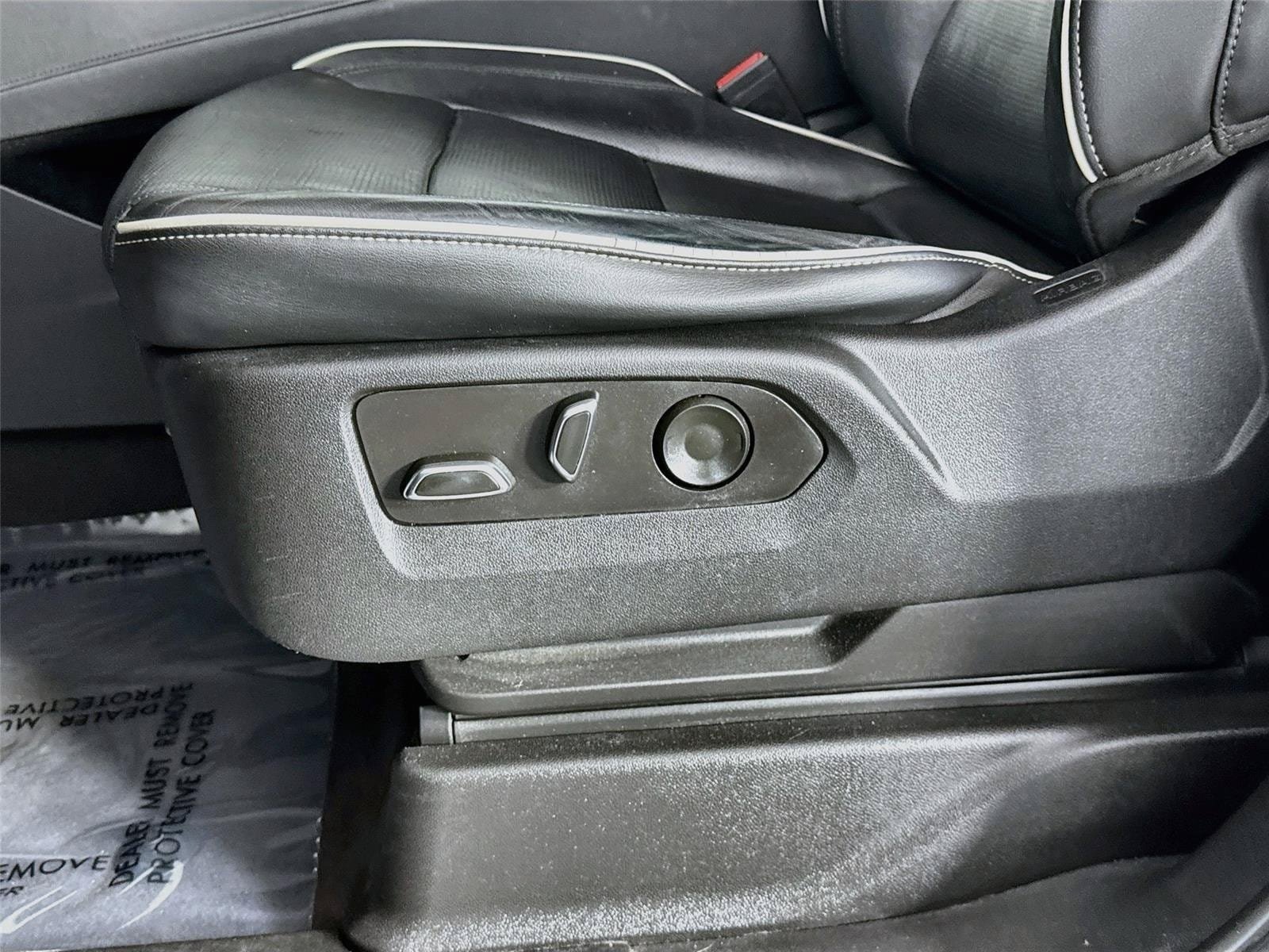 Used 2023 Cadillac Escalade Premium Luxury RWD image 23