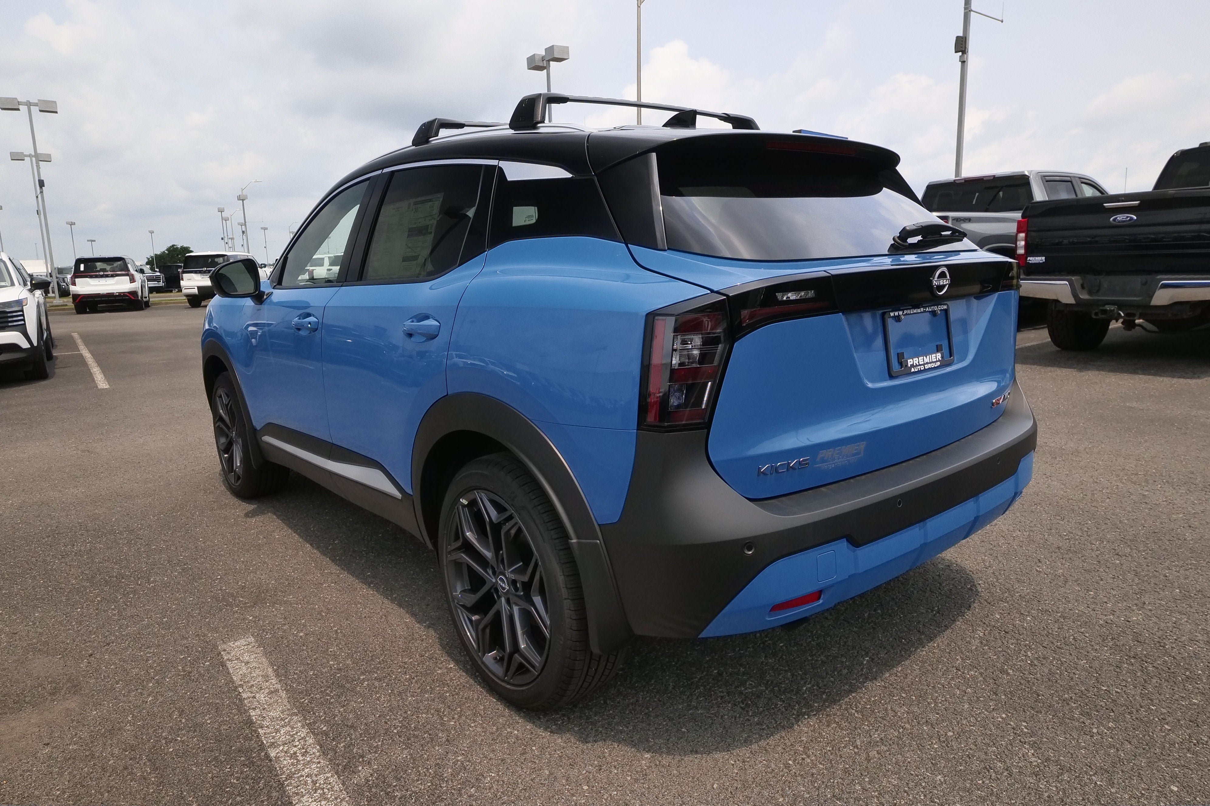 New 2026 Nissan Kicks SR w/ Cold Weather Package AWD/4WD image 6