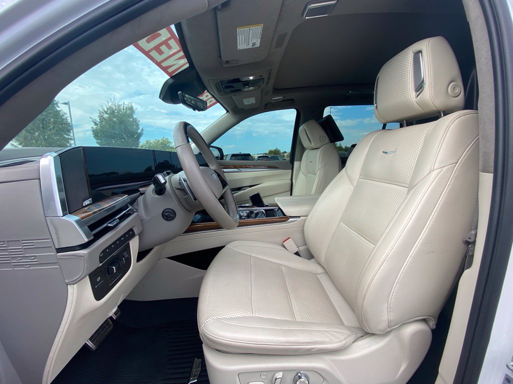 Used 2025 Cadillac Escalade Sport Platinum w/ LPO, ONYX Package AWD/4WD image 14