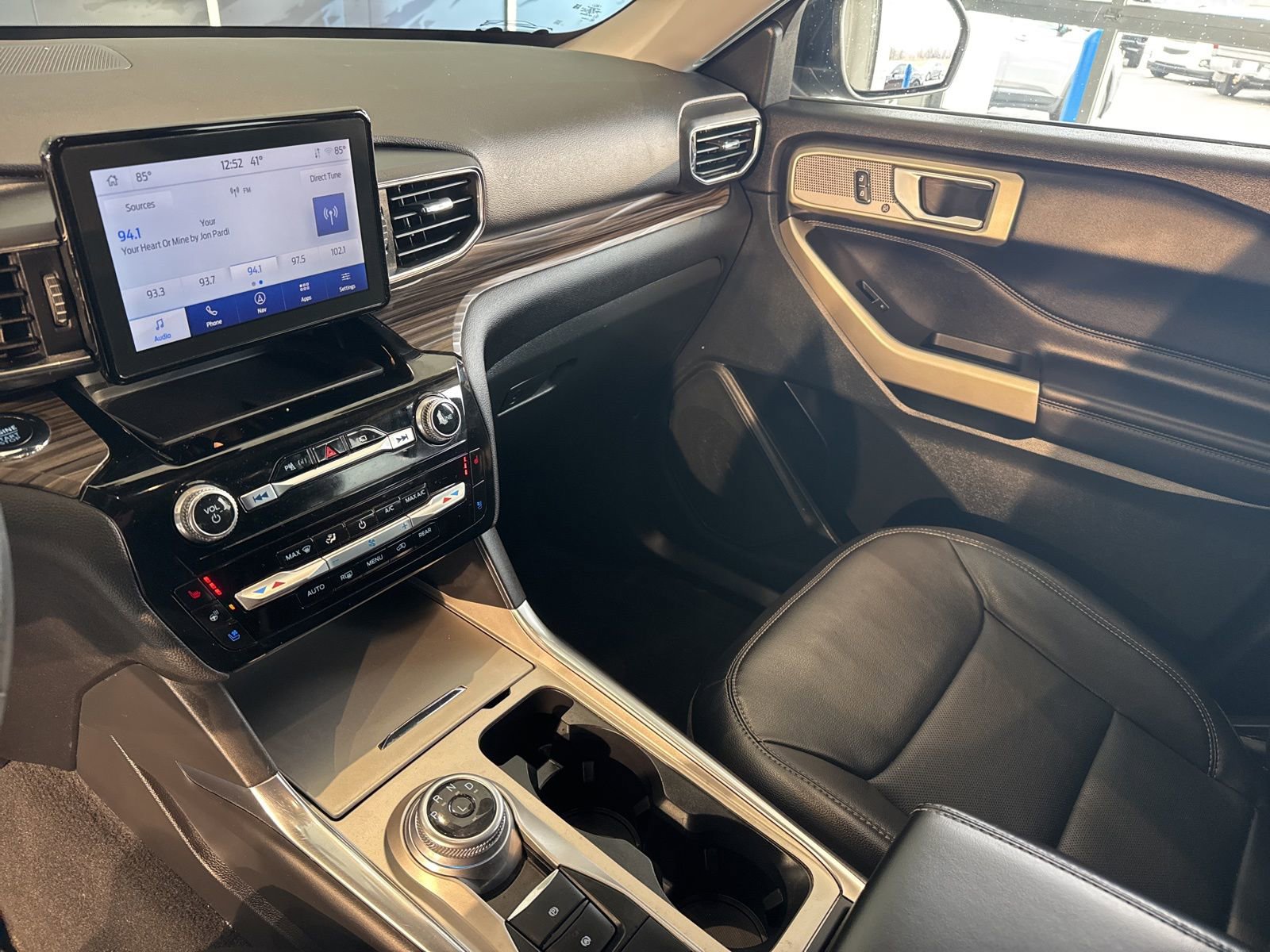 Used 2023 Ford Explorer Limited w/ Equipment Group 301A image 29