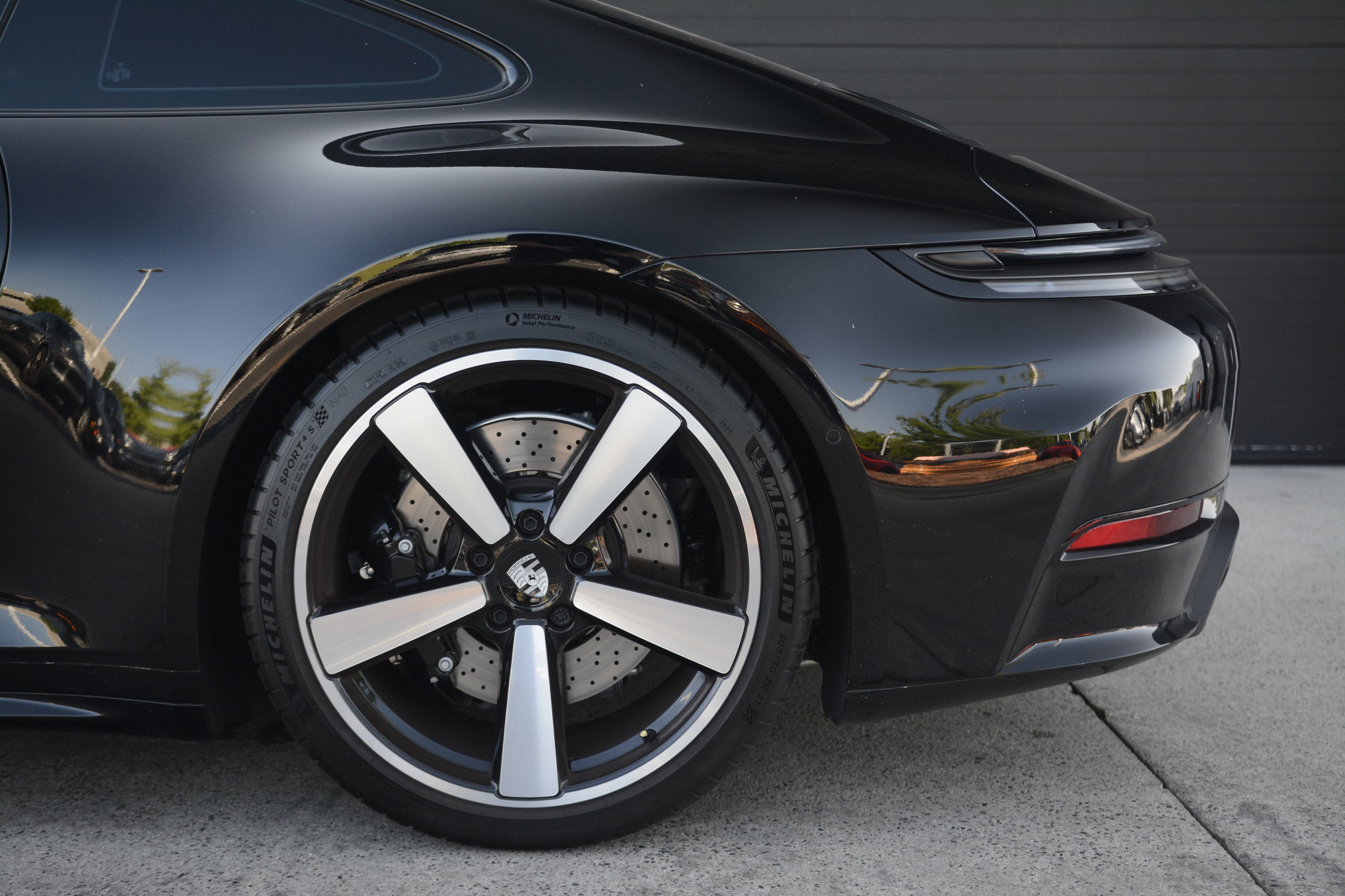 Certified 2025 Porsche 911 Carrera S RWD image 34