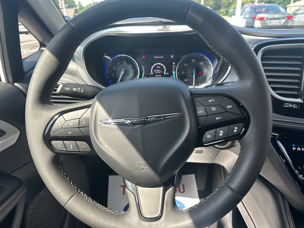 Used 2025 Chrysler Pacifica Limited FWD image 20