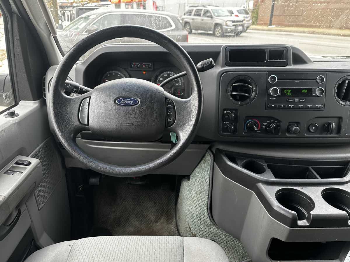 Used 2009 Ford E-150 and Econoline 150 XLT image 17
