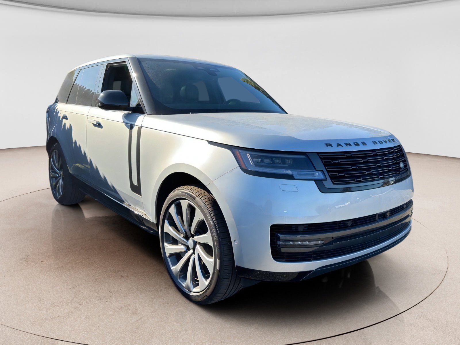 New 2025 Land Rover Range Rover SE image 3