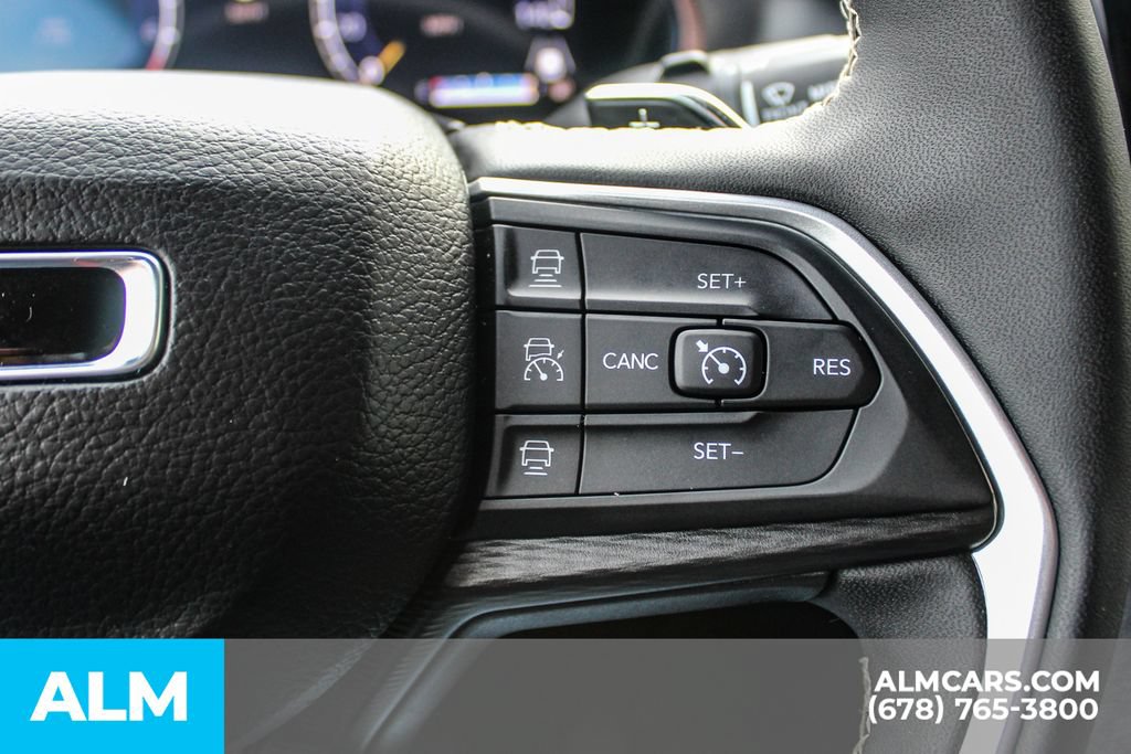 Used 2025 Jeep Grand Cherokee Altitude AWD/4WD image 27